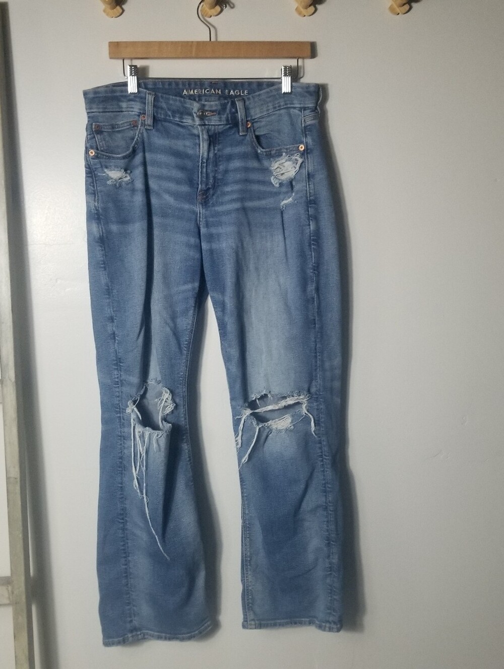 AMERICAN EAGLE WOMEN'S CURVY STRAIGHT DISTRESSED JEANS SIZE 10